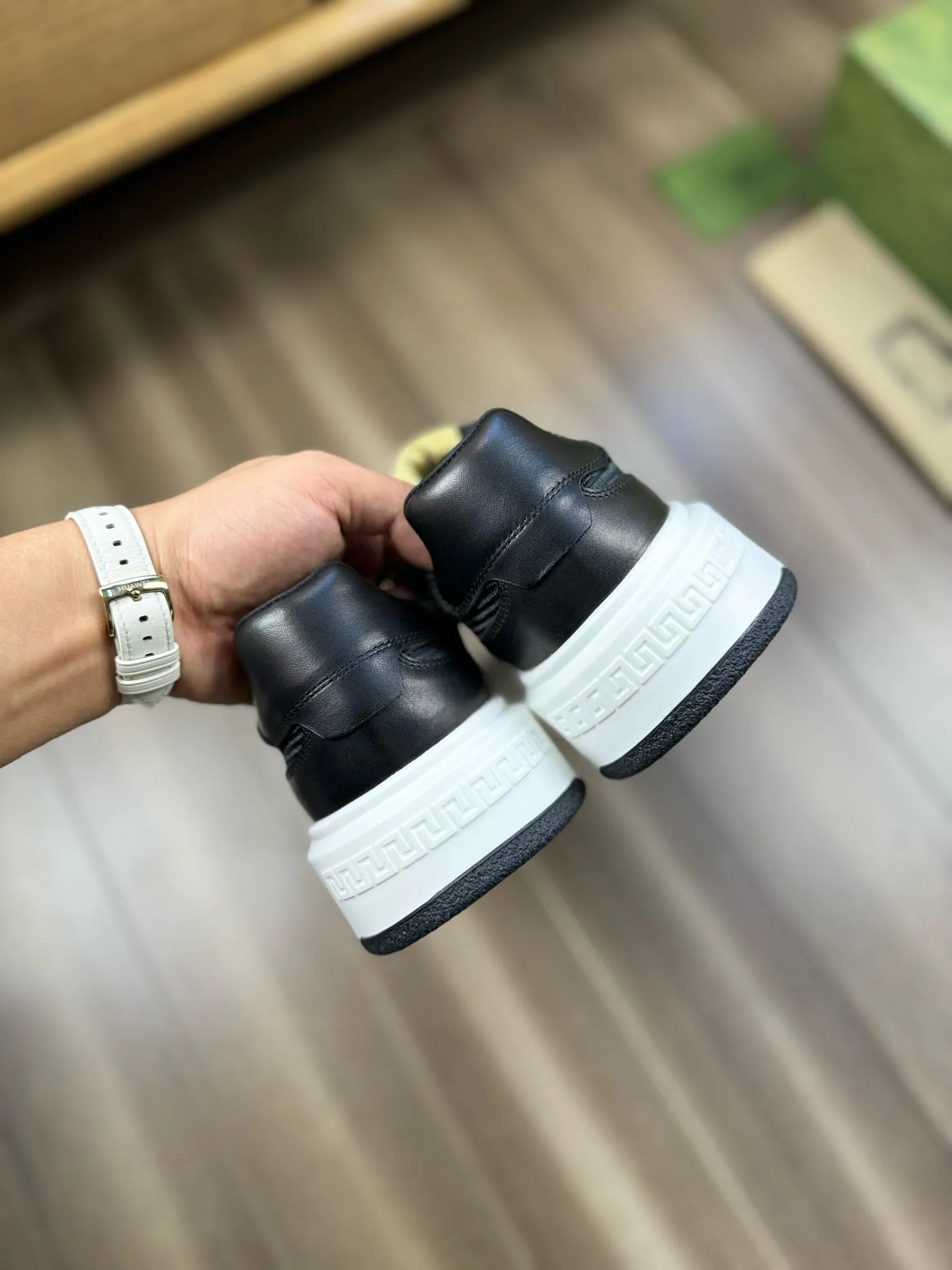 [Gucci] Gucci men's shoes 💰820💰 - High-end quality original order - Upper: 🔝Imported Nappa calfskin·Brand high mercerized cloth·Brand webbing -Inner: water-dyed cowhide, -Outsole: ultra-light T men's shoes💰U foam. Rubber; two-color molded outsole -Ultra-high quality control·Fine workmanship: highlighted (high-end·luxury·grade) -Size: 38-44 (45, can be customized)